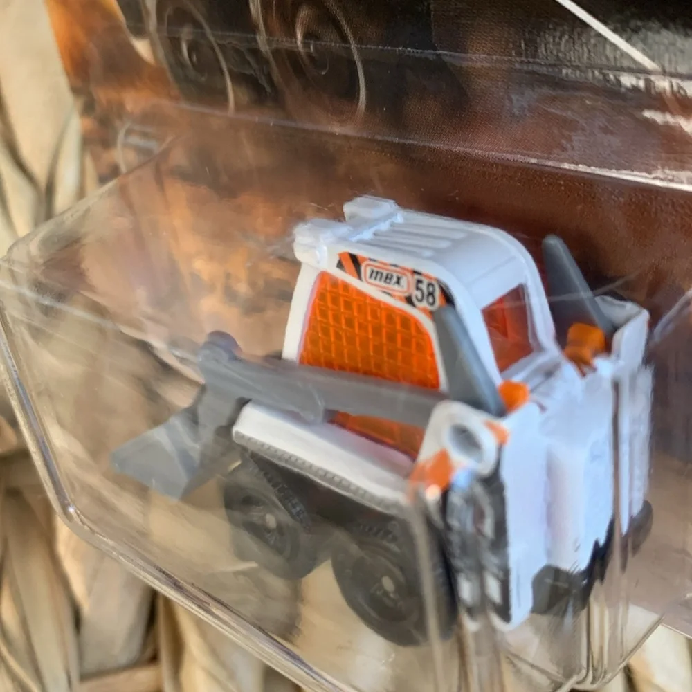 Matchbox Skidster Construction Vehicle White & Orange Truck Machine MBX 2025 New